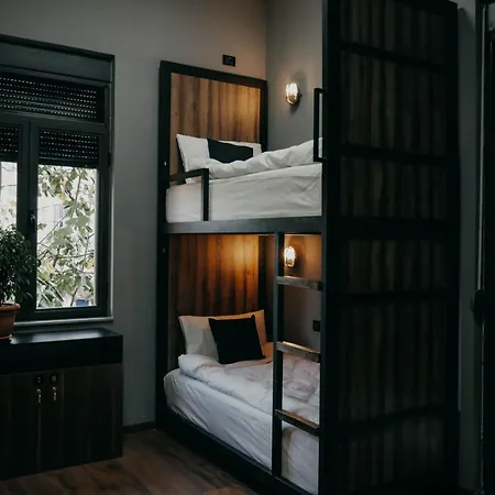 ホステル The Maze ティラナ