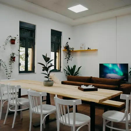 ホステル The Maze ティラナ