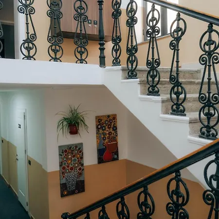 The Maze ホステル ティラナ