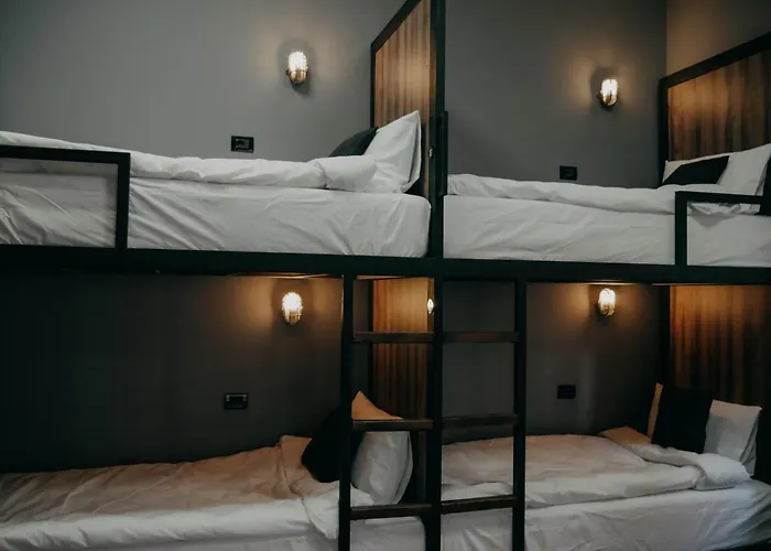 The Maze بيت شباب تيرانا