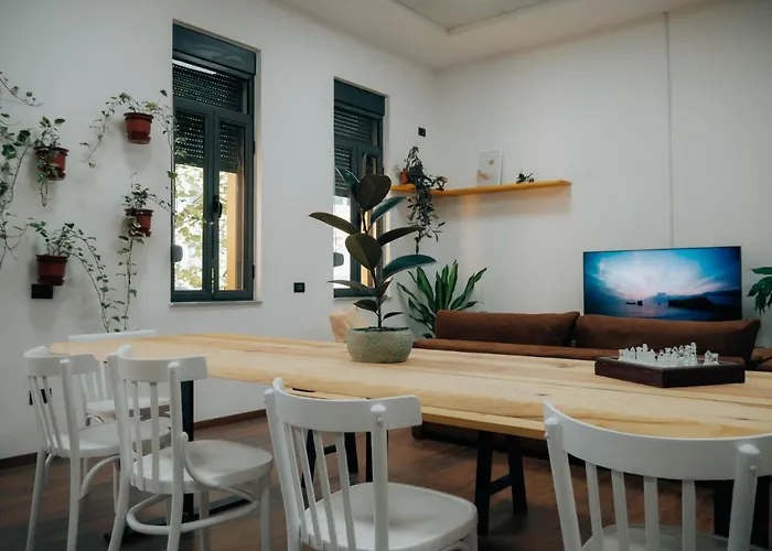 The Maze אכסניה *