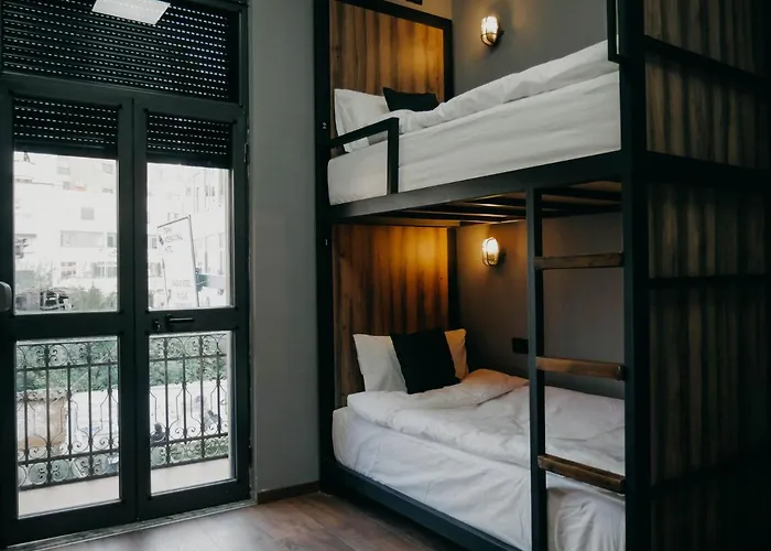 بيت شباب The Maze تيرانا