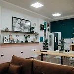Hostel The Maze *