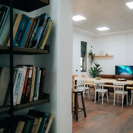 Hostel The Maze Tirana